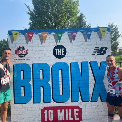 Runners posing by the Bronx 10 Mile sign